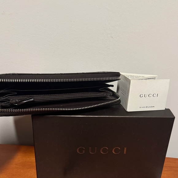 Gucci Dark Brown Embossed Zip Wallet - Picture 5 of 7